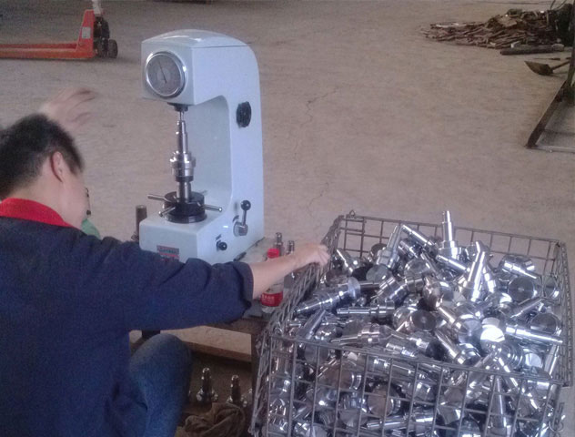 臺式硬度計使用現(xiàn)場